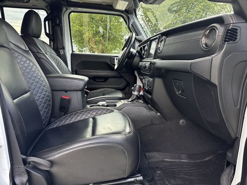 Used 2023 Jeep Wrangler Unlimited Sahara AWD/4WD image 20