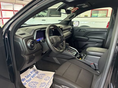 Used 2023 Chevrolet Colorado Trail Boss w/ Advanced Trailering Package AWD/4WD image 5