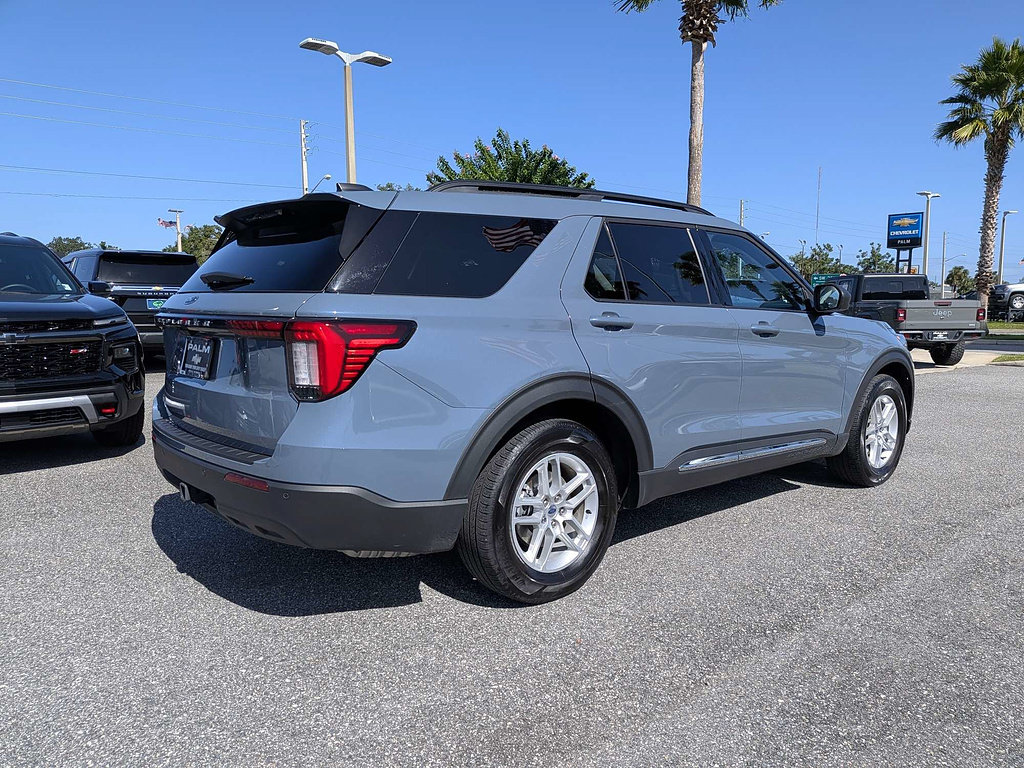 Used 2025 Ford Explorer Active RWD image 3