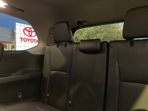 Certified 2024 Toyota Grand Highlander XLE image 12