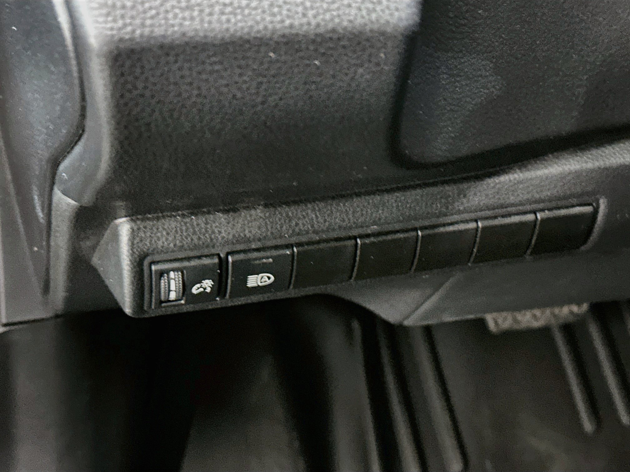Used 2025 Toyota Corolla LE FWD image 17