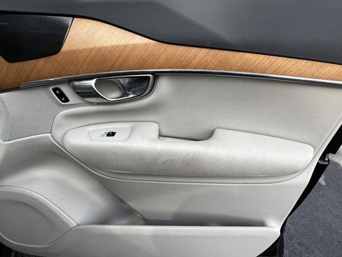 Used 2021 Volvo XC90 T6 Momentum image 44