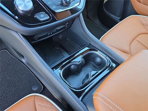 New 2026 Chrysler Pacifica Pinnacle image 30