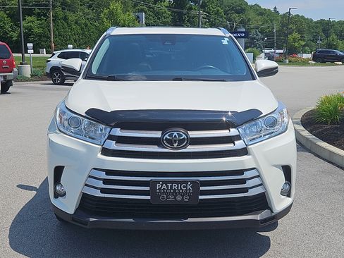 Used 2019 Toyota Highlander XLE AWD/4WD image 2