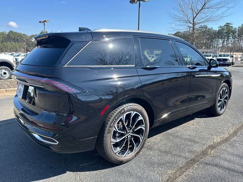 Used 2025 Lincoln Nautilus Reserve image 5