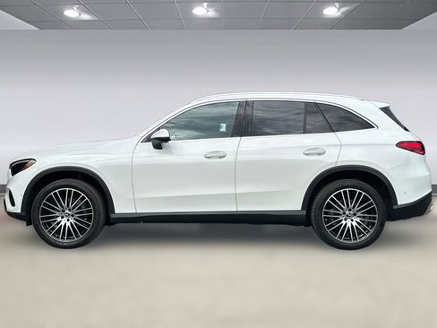 Used 2024 Mercedes-Benz GLC 300 4MATIC image 2