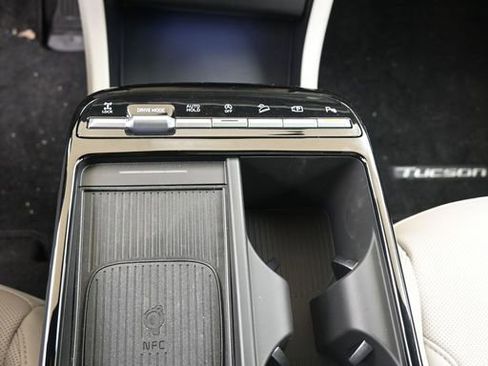Certified 2025 Hyundai Tucson Limited AWD/4WD image 34