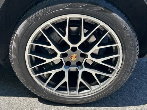 Used 2017 Porsche Macan S AWD/4WD image 18