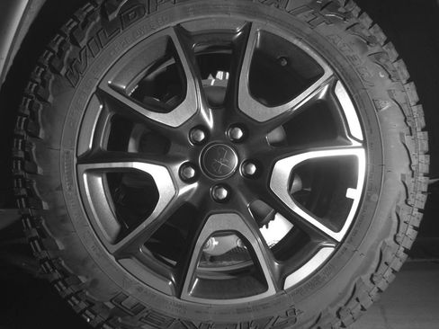Used 2025 Jeep Compass Trailhawk AWD/4WD image 14