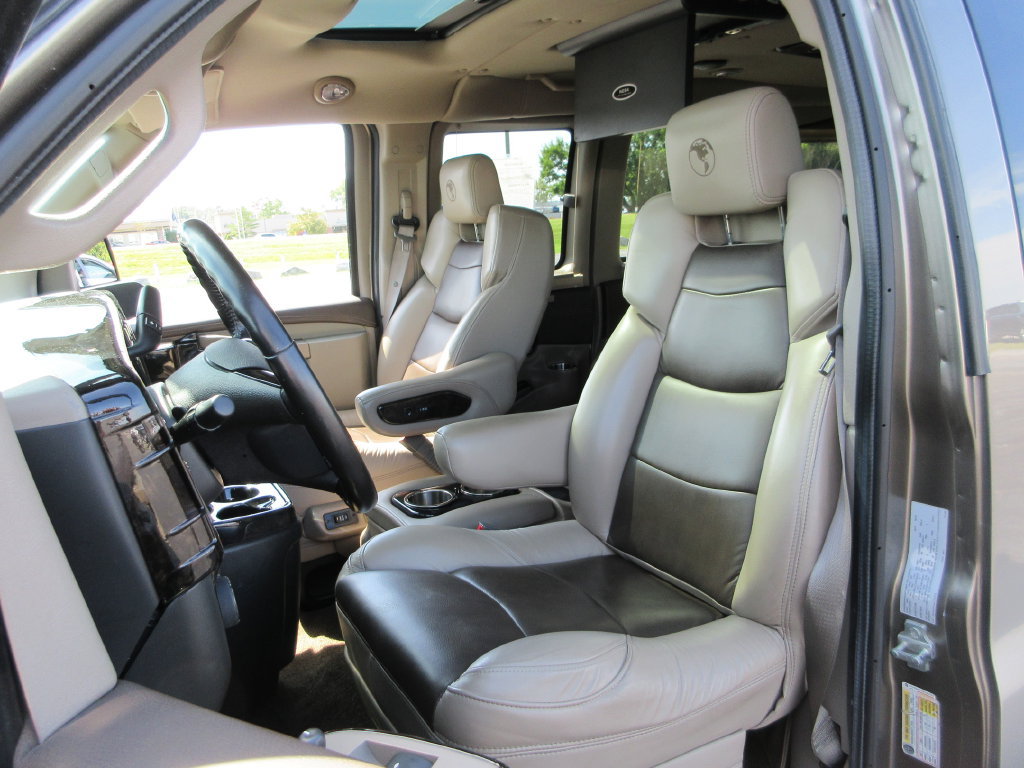 Used 2020 Chevrolet Express 2500 w/ Enhanced Convenience Package RWD image 24