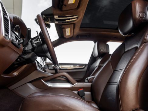 Certified 2023 Porsche Cayenne Turbo AWD/4WD image 24