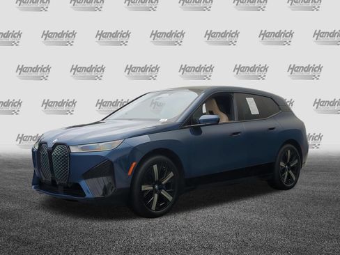 Used 2024 BMW iX xDrive50 w/ Sport Package AWD/4WD image 6
