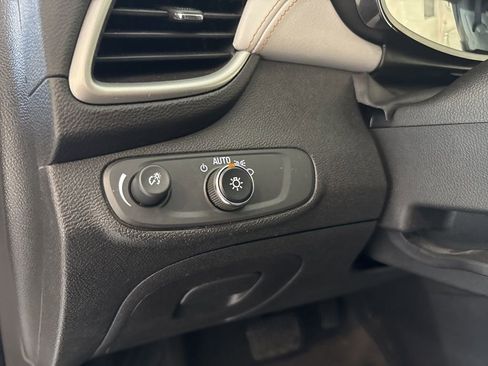 Used 2019 Chevrolet Trax LT w/ Driver Confidence Package image 9