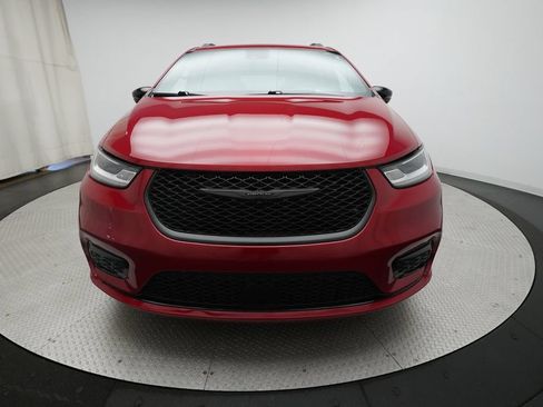 Used 2025 Chrysler Pacifica Limited FWD image 10