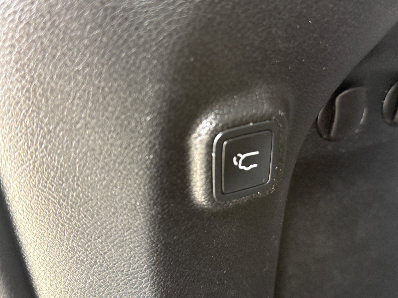 Used 2019 Jeep Cherokee Limited AWD/4WD image 32