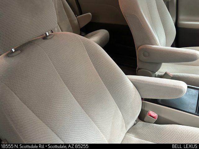 Used 2013 Toyota Sienna LE w/ Towing Pkg FWD image 11