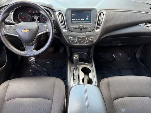 Used 2018 Chevrolet Malibu LT FWD image 14