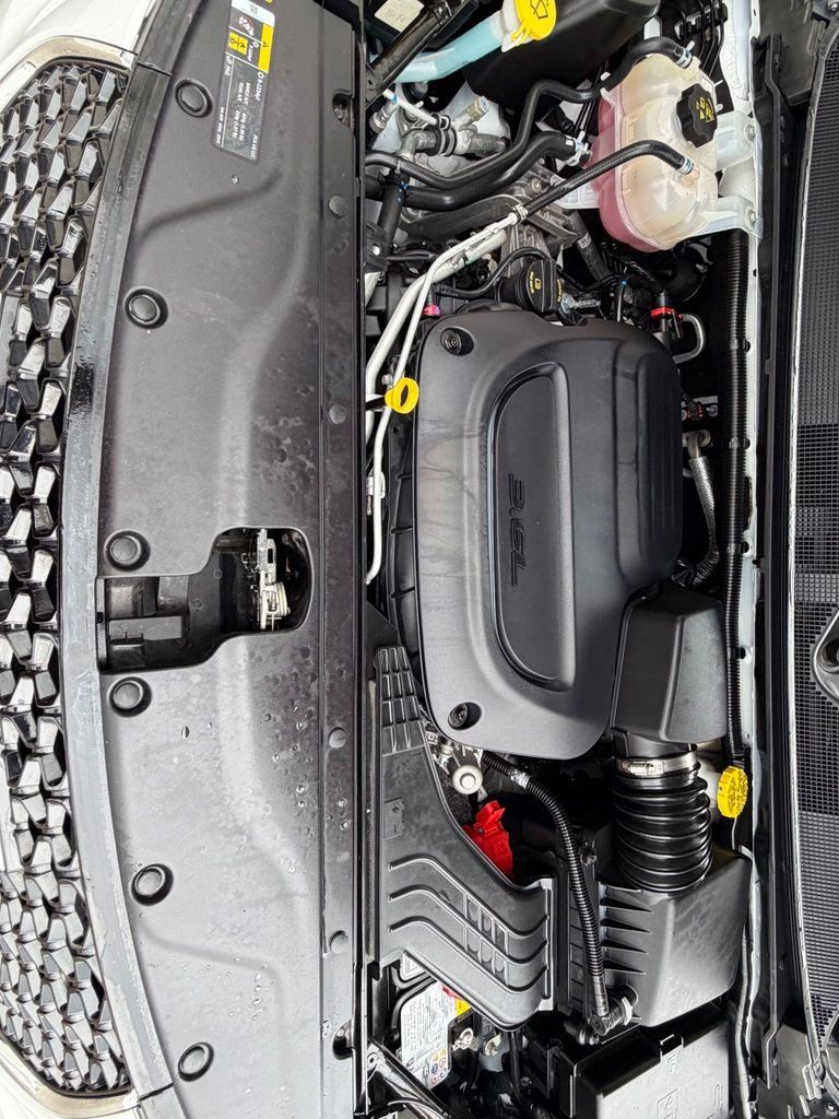 Used 2025 Chrysler Pacifica Select FWD image 7