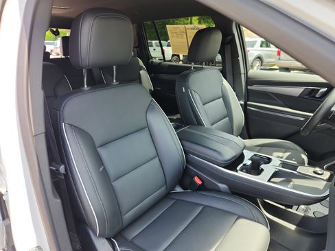 Used 2025 Buick Enclave Preferred FWD image 47