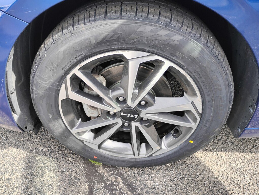 Used 2022 Kia Forte LXS FWD image 24