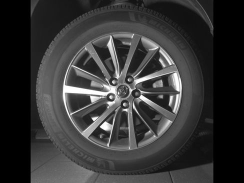 Certified 2017 Toyota Highlander XLE AWD/4WD image 10