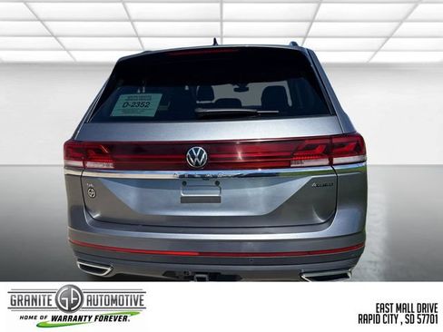 Used 2025 Volkswagen Atlas SE AWD/4WD image 5