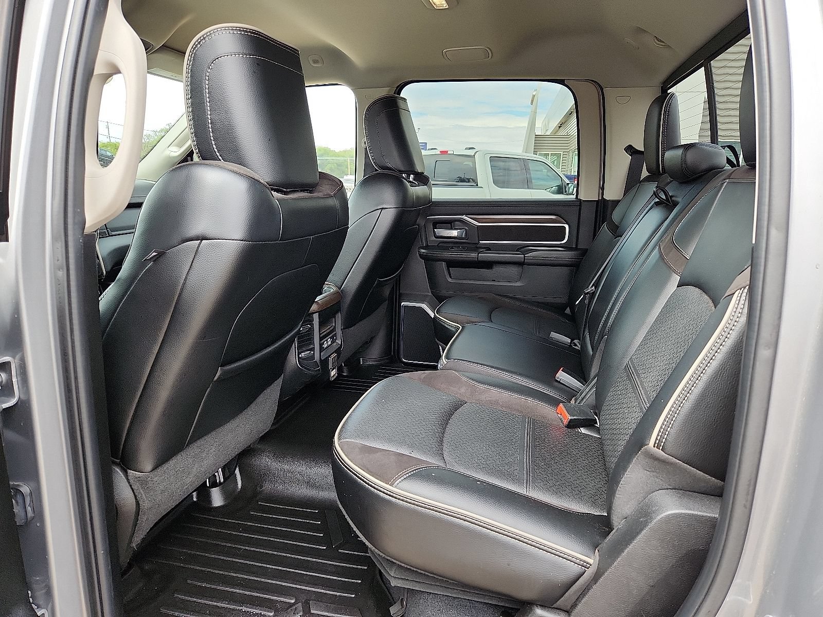 Used 2023 RAM 2500 Laramie AWD/4WD image 11