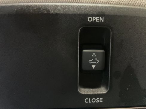 Used 2025 Nissan Altima 2.5 SR w/ SR Premium Package image 17