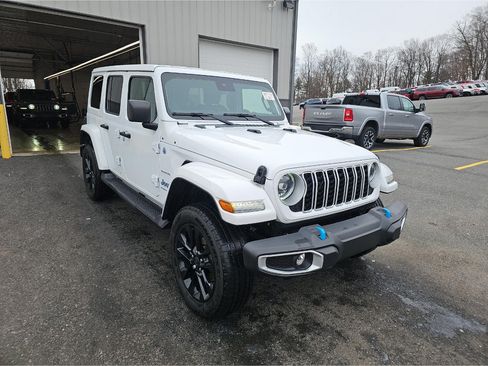 Used 2024 Jeep Wrangler Unlimited Sahara w/ Safety Group AWD/4WD image 6