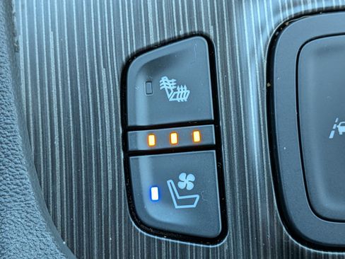 Certified 2023 GMC Acadia SLT w/ Elevation Edition image 22