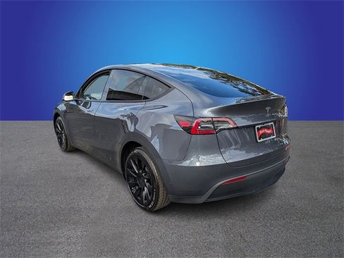 Used 2023 Tesla Model Y Long Range image 3