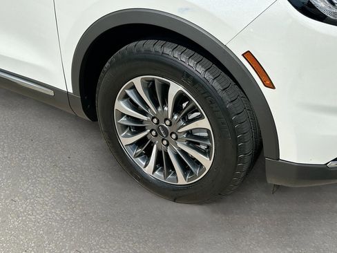 Used 2022 Lincoln Nautilus FWD w/ Premium Package image 30