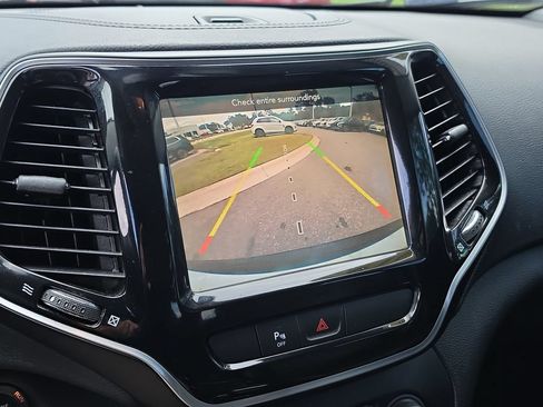 Used 2019 Jeep Cherokee Limited FWD image 26