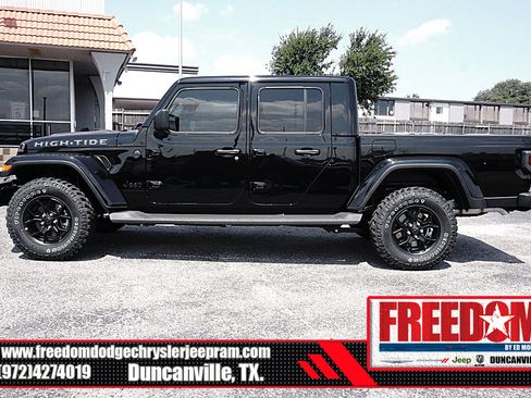 New 2025 Jeep Gladiator Sport image 2