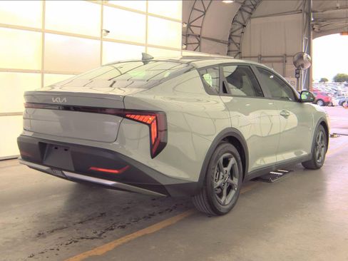 Used 2017 Kia Sorento EX image 6