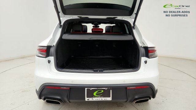 Used 2024 Porsche Macan w/ Premium Plus Package AWD/4WD image 31
