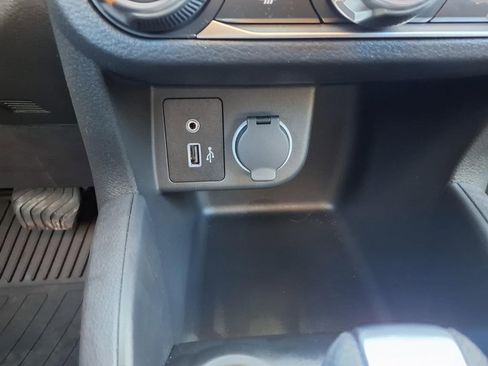 Certified 2025 Nissan Kicks Play S image 9