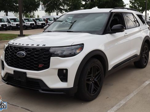 Used 2025 Ford Explorer ST AWD/4WD image 7