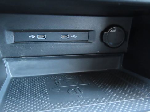 Used 2022 Volkswagen Taos SE image 10