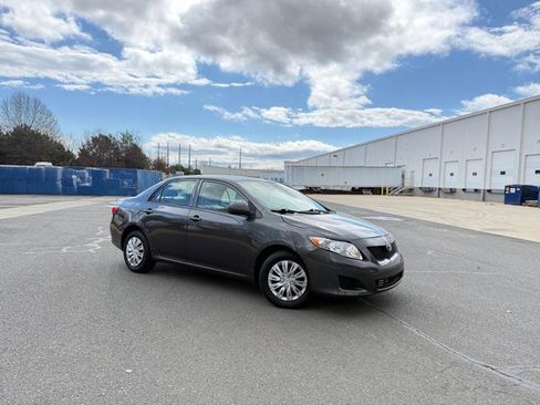 Used 2010 Toyota Corolla LE image 2
