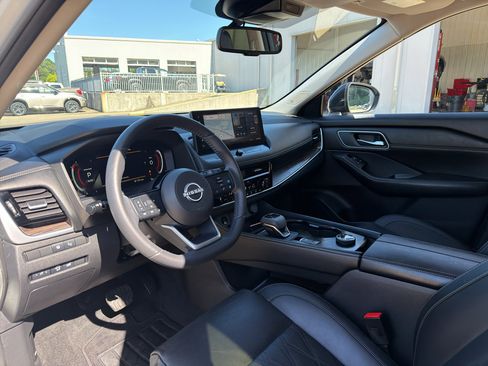 Used 2024 Nissan Rogue Platinum w/ Platinum Premium Package AWD/4WD image 10