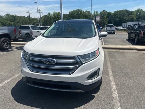 Used 2018 Ford Edge Titanium w/ Equipment Group 301A FWD image 2
