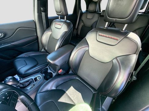 Used 2019 Jeep Cherokee Trailhawk w/ Cold Weather Group image 19