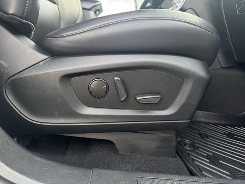 Used 2022 Ford Explorer XLT w/ Equipment Group 202A image 37