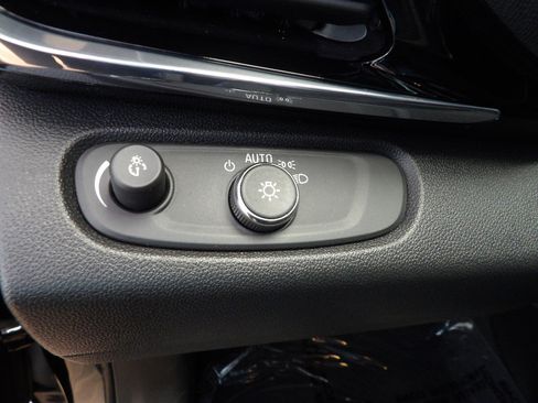 Used 2025 Buick Envista Sport Touring w/ Convenience I Package FWD image 27