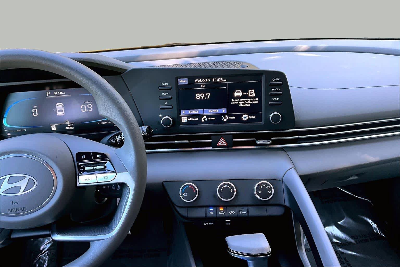 Used 2026 Hyundai Elantra SE FWD image 7