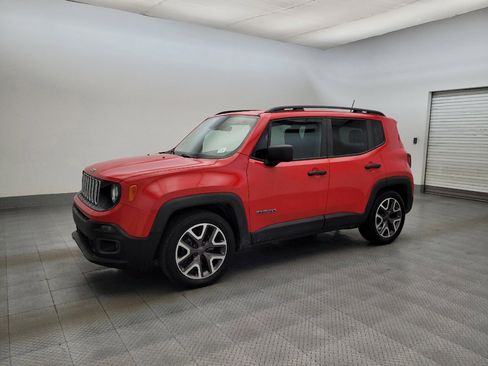 Used 2015 Jeep Renegade Latitude FWD image 2