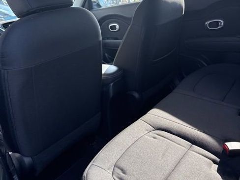 Used 2014 Kia Soul + image 10