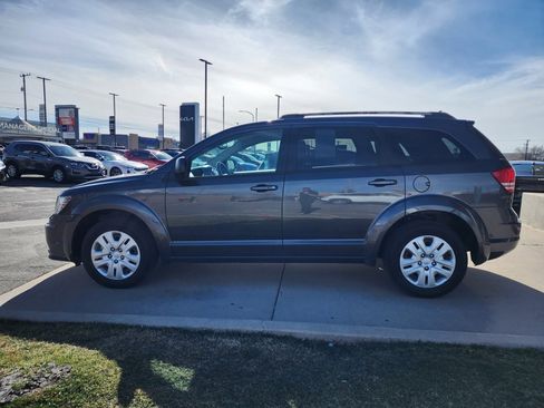Used 2017 Dodge Journey SE w/ Flexible Seating Group image 8