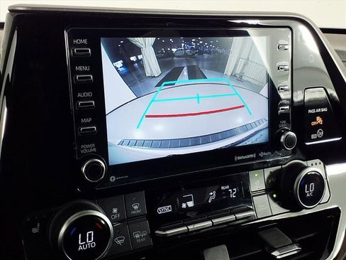 Used 2021 Toyota Highlander XLE image 5